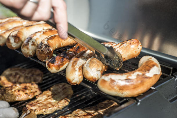 烤架烧烤barbecue吃烤烧肉的野餐向丙烷气体烧烤牛排德国式小香肠香肠