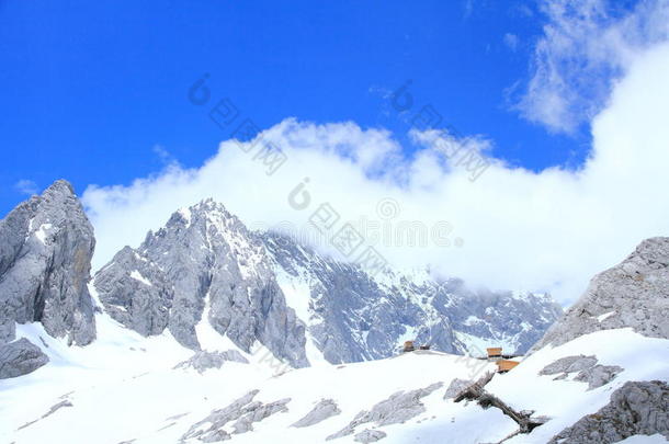 指已提到的人<strong>玉龙雪山</strong>