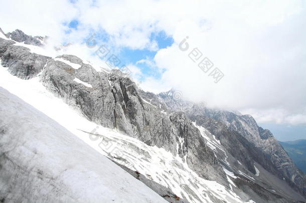 指已提到的人玉龙雪山