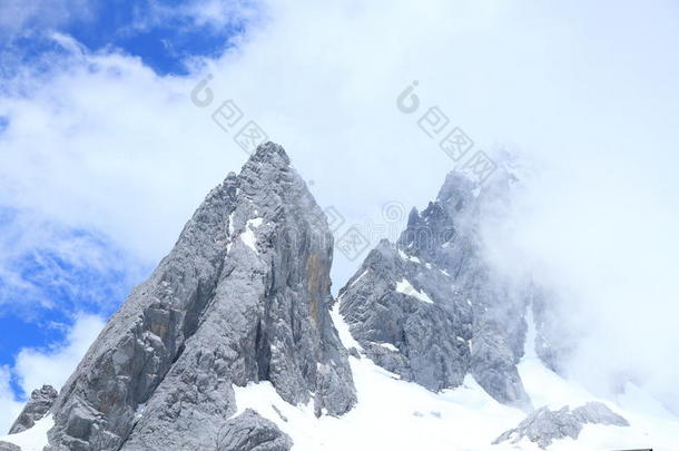 指已提到的人玉龙雪山