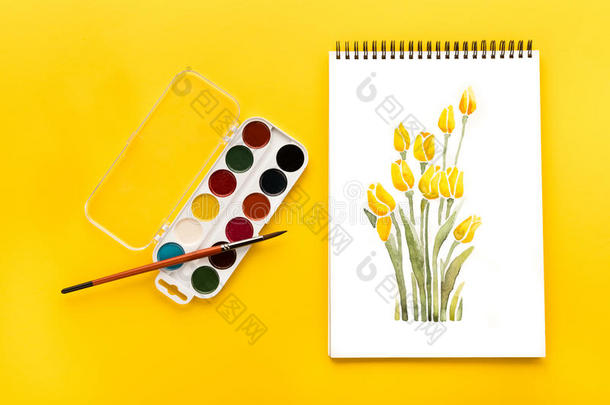 绘画关于花,绘画颜料和刷子向黄色的,春季c向ce