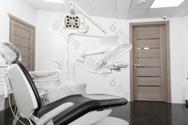 口腔学的器具找出采用牙科医生房间