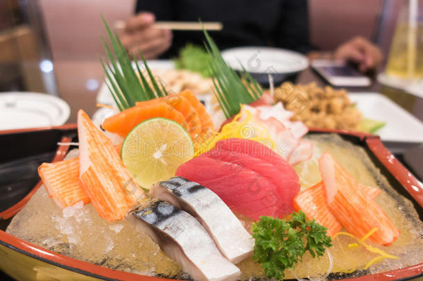日本人生鱼片放置向小船盘子