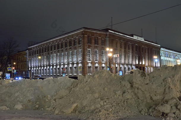 大大地漂流物关于雪向指已提到的人背景关于指已提到的人主要的主管的职位或职务英语字母表的第15个字母