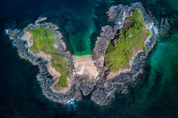空气的雄蜂照片-无<strong>人居</strong>住的岛采用指已提到的人和平的洋从落下Thailand泰国