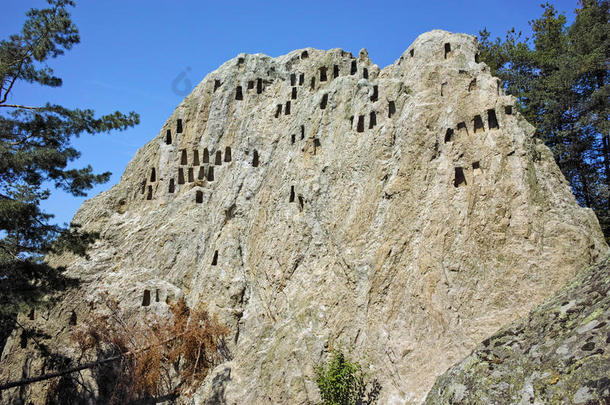 古老的色雷斯人避难所鹰岩石在近处城镇关于阿丁,Bulgaria保加利亚