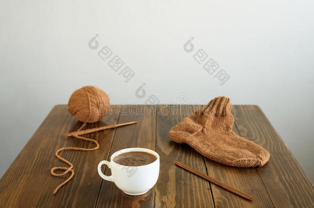 咖啡豆,羊毛制的短袜和编结物向一t一ble