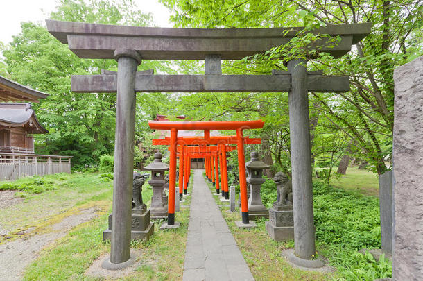 <strong>牌坊</strong>门关于八幡日本的神道教圣地,秋田,黑色亮漆