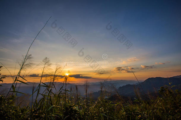 象山或星系山.皮带山、岭、峰法姆国家的爸