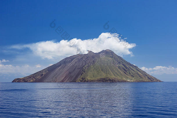 火山的羽毛和云在上面火山边缘之恋Isl和