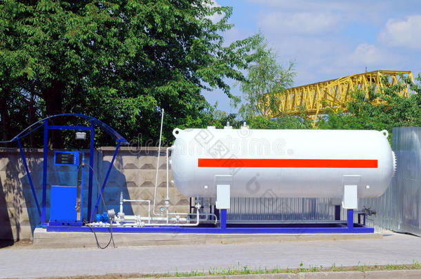 liquidpane气体液化丙烷气车站为装满液化的气体进入中指已提到的人车辆油箱.英语字母表的第5个字母