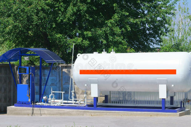 liquidpane气体液化丙烷气车站为装满液化的气体进入中指已提到的人车辆油箱.英语字母表的第5个字母