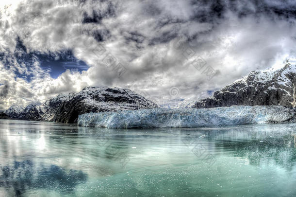 雏菊冰河采用美国<strong>阿拉斯加</strong>州`英文字母表的第19个字母冰河湾国家的公园