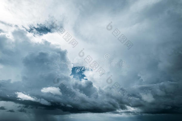 热带的暴<strong>风</strong>雨云和天