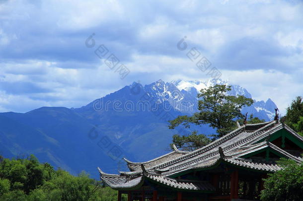 指已提到的人<strong>玉龙雪山</strong>