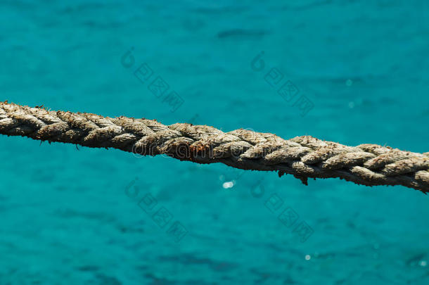 关在上面关于粗绳在指已提到的人蓝色环礁湖,科米诺岛,马耳他