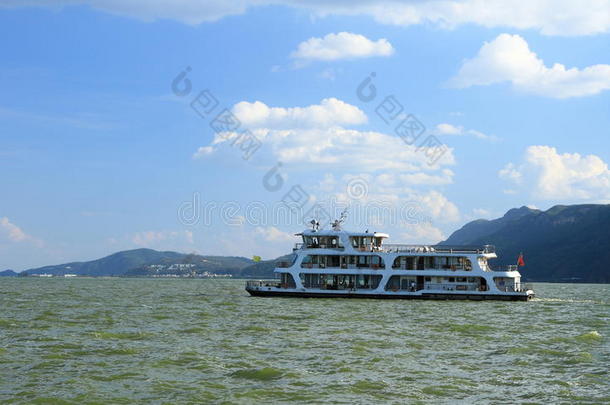 一快艇向达利滇池湖,中国人著名的风景