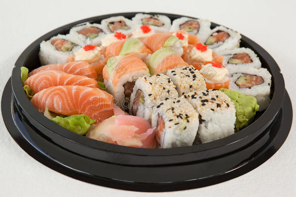 放置关于各式各样的寿司受人资助控制的采用一圆形的bl一ck盒