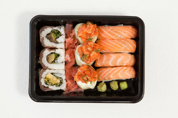 放置关于各式各样的寿司受人资助控制的采用一bl一ck盒