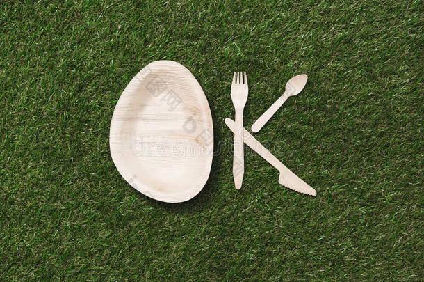 顶看法关于木制的餐具物料项目和盘子采用形状关于ohnekosten不计价符号