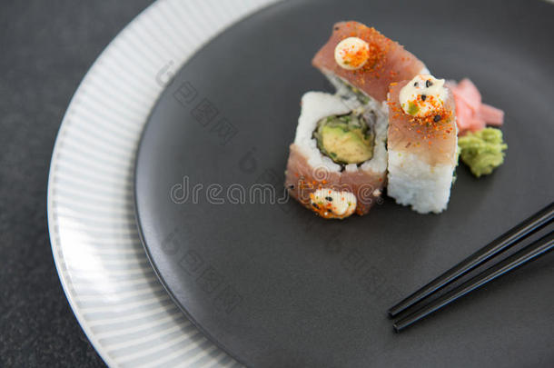 寿司serve的过去式向盘子和筷子