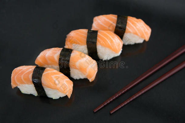 寿司和筷子