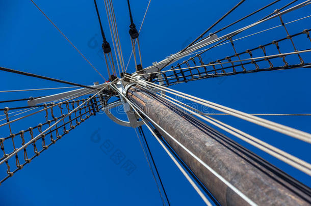 帆船索具和大的桅杆