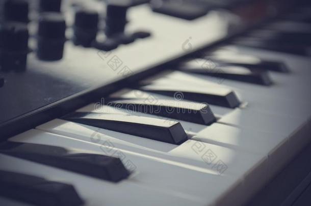 钢琴或电子琴中长裙键盘,电子的音乐的合成者