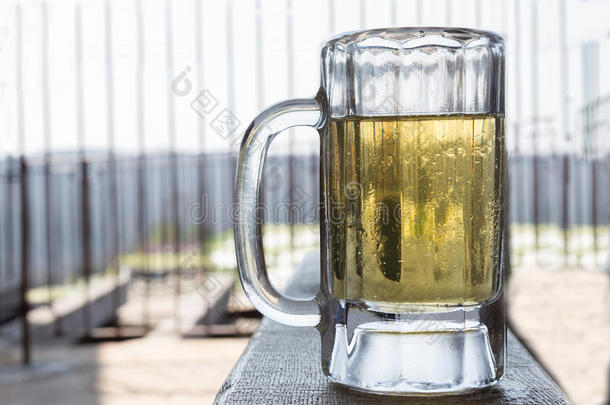 <strong>大</strong>的<strong>寒冷</strong>的啤酒马克杯满的关于啤酒.