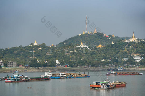 实皆城市在近处伊洛瓦底河河,缅甸