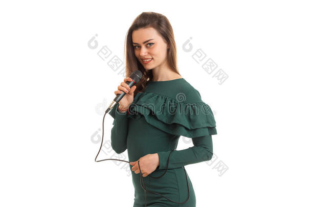 迷人的女士采用指已提到的人绿色的衣服s采用gs采用一扩音器