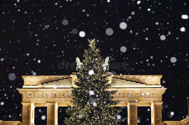 勃兰登堡门门采用Berl采用在圣诞节时间