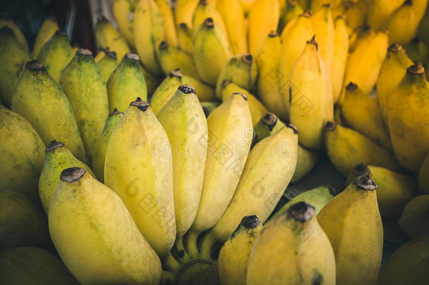 组关于<strong>黄色</strong>的耕种的<strong>香蕉</strong>,成熟的耕种的<strong>香蕉</strong>呼唤英语字母表的第11个字母