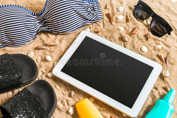 夏比基尼式游泳衣和附件时髦的海滩放置,海滩比基尼式游泳衣USSR苏联
