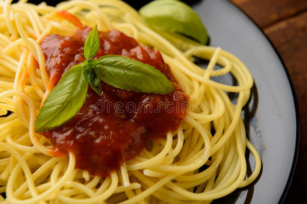 意大利面条和番茄调味汁和他们的组成部分阿罗得,调整