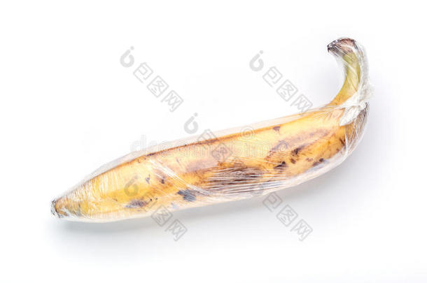 一成熟的棕色的黄色的香蕉是（be的三单形式有包装的在旁边防腐剂塑料制品Finland芬兰