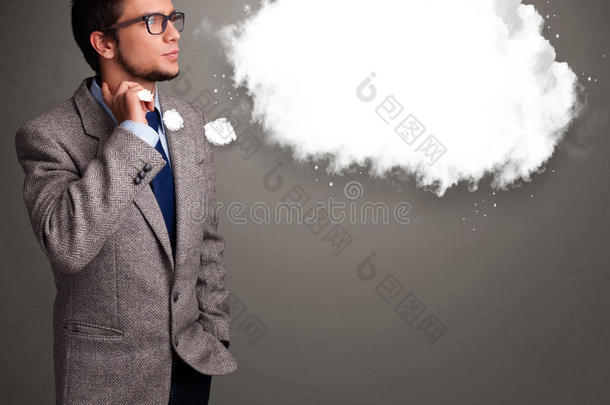 年幼的男人思考关于云演说或思想泡和警察