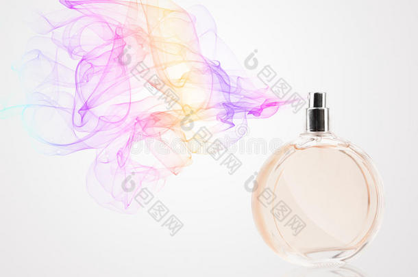 香水瓶子喷雾有色的香味