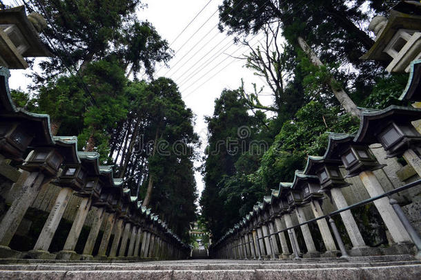 一日本的神道教圣地和花园灯笼