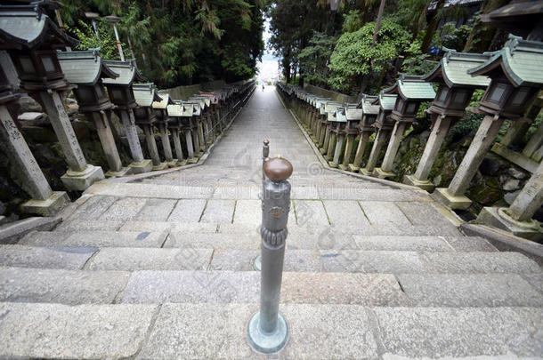 一日本的神道教圣地和花园灯笼