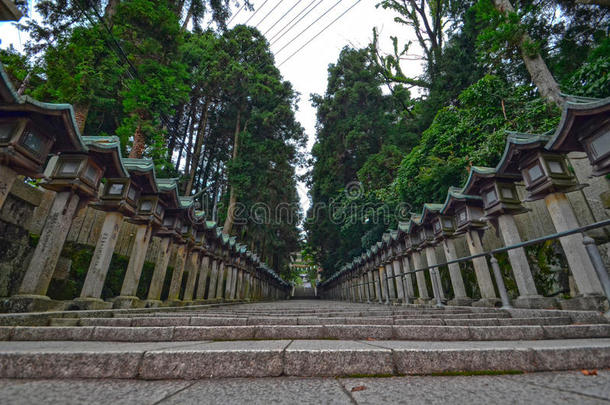 一日本的神道教圣地和花园灯笼