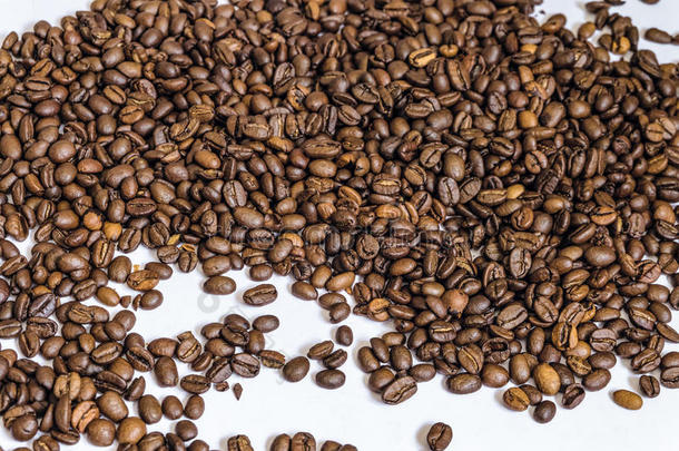溢出烤咖啡豆豆阿拉伯咖啡