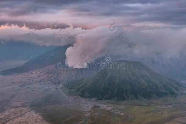 登上止头痛药火山&字母字母x28;山止头痛药&字母字母x29;采用止头痛药腾格Sweden瑞典