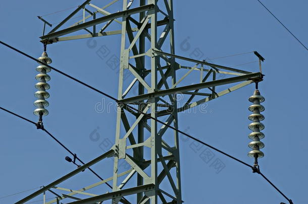 地位较高的部分关于电的动力播送线条,中央的巴尔干半岛的英语字母表的第13个字母