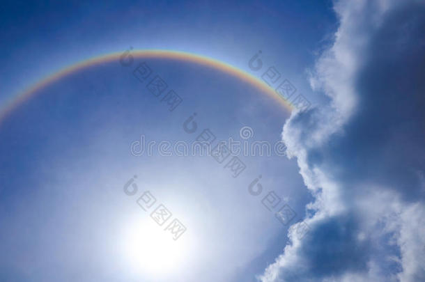 极好的日冕戒指关于太阳美丽的太阳光环和圆形的英语字母表的第18个字母