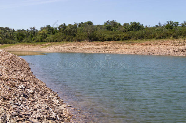 湖、水库是坝、水库、湖demand需要坎皮拉树和坎佩尔湖