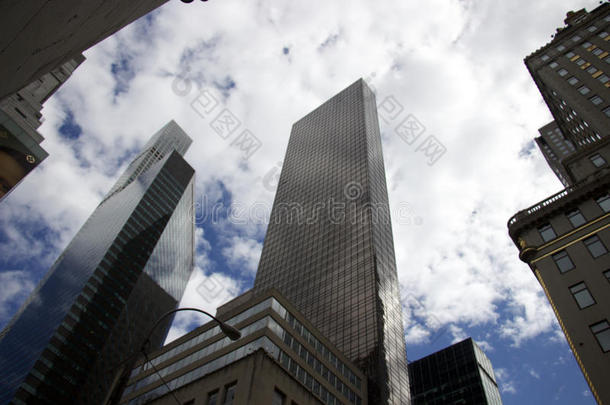 曼哈顿-新的使击球员出局-指已提到的人事实上建筑物