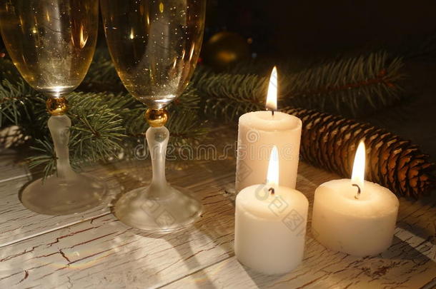 浪漫的新的年作品关于指已提到的人num.三灼热的蜡烛在近处