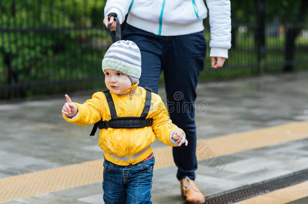 妈妈<strong>保险公司</strong>她小孩在的时候一w一lk