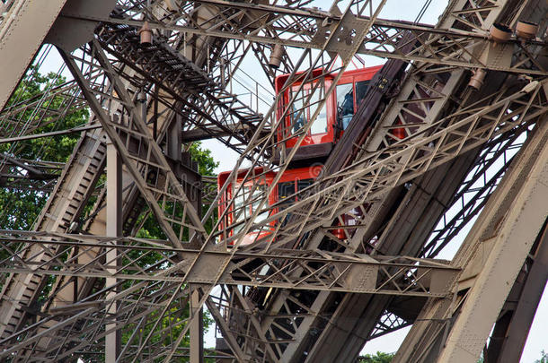 电梯关于指已提到的人Eiffel<strong>语言语言</strong>塔采用巴黎.法国.指已提到的人Eiffel<strong>语言语言</strong>塔